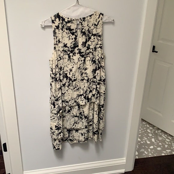 Banana Republic Dress light and flowy - Picture 2 of 5